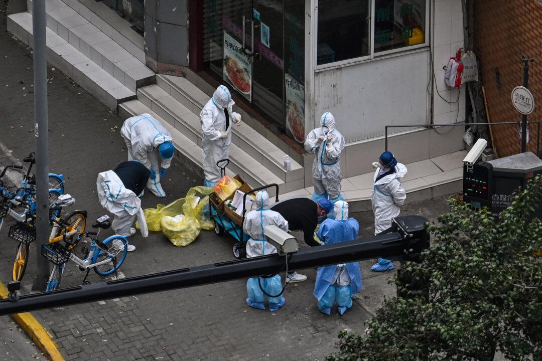 Shanghai Residents Remain in Lockdown as City’s COVID-19 Outbreak Remains Grim