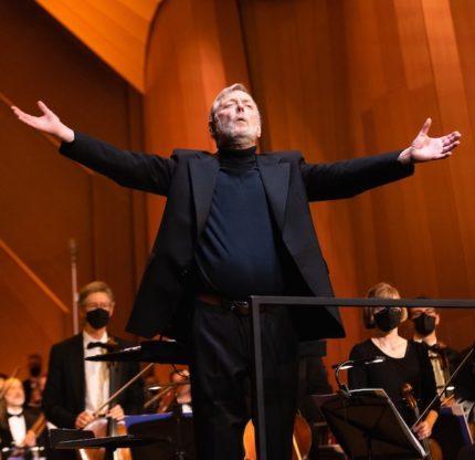 ‘Sir Andrew Davis Conducts Beethoven 9’: Thunderous Applause for Modern Revival