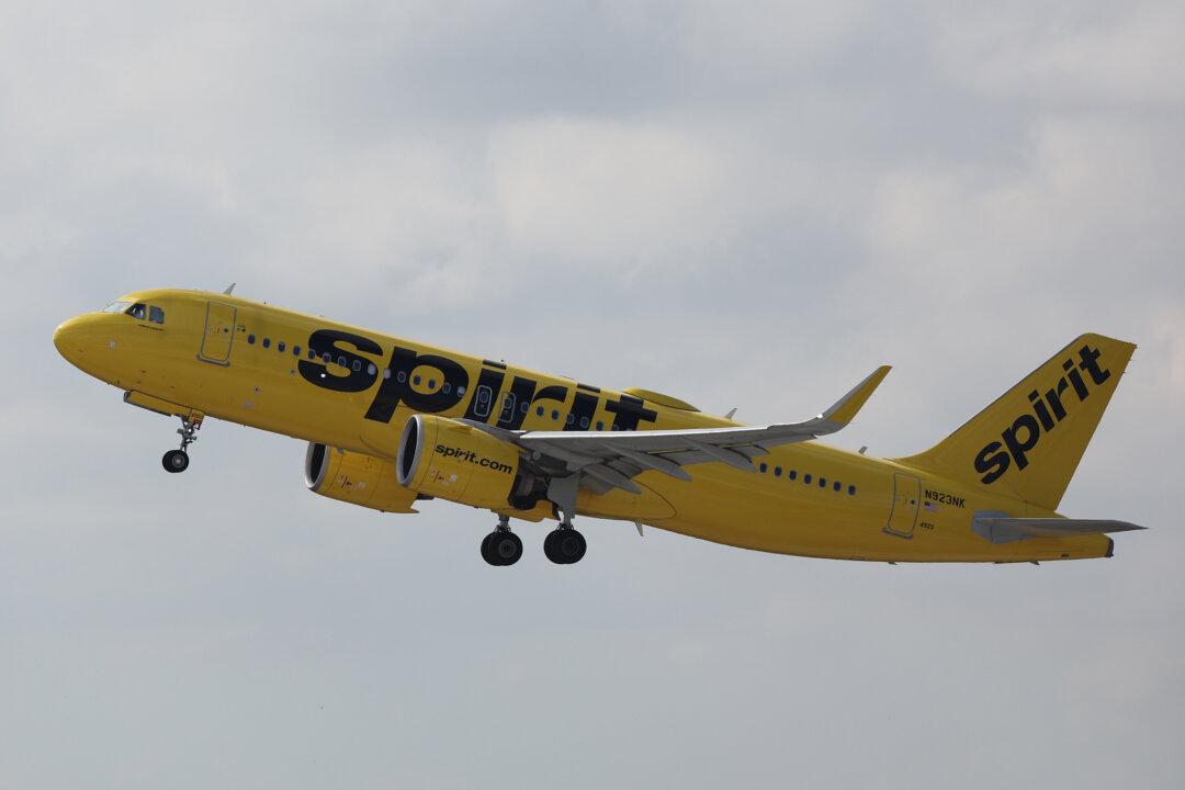 Spirit Airlines Gets 2nd Takeover Bid This Year: What Investors Should Know