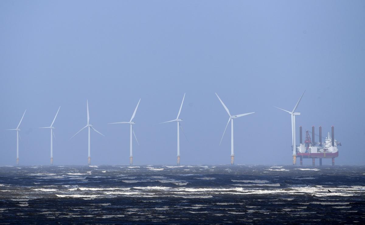 UK Power Prices Surge Amid Collapse of Wind Power