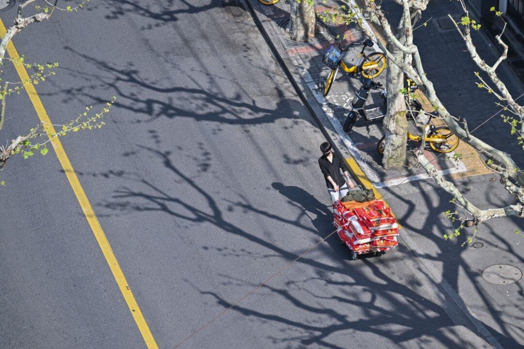 91-Year-Old Shanghai Dissident Receives Not ‘A Cent' of Food Amid Lockdown