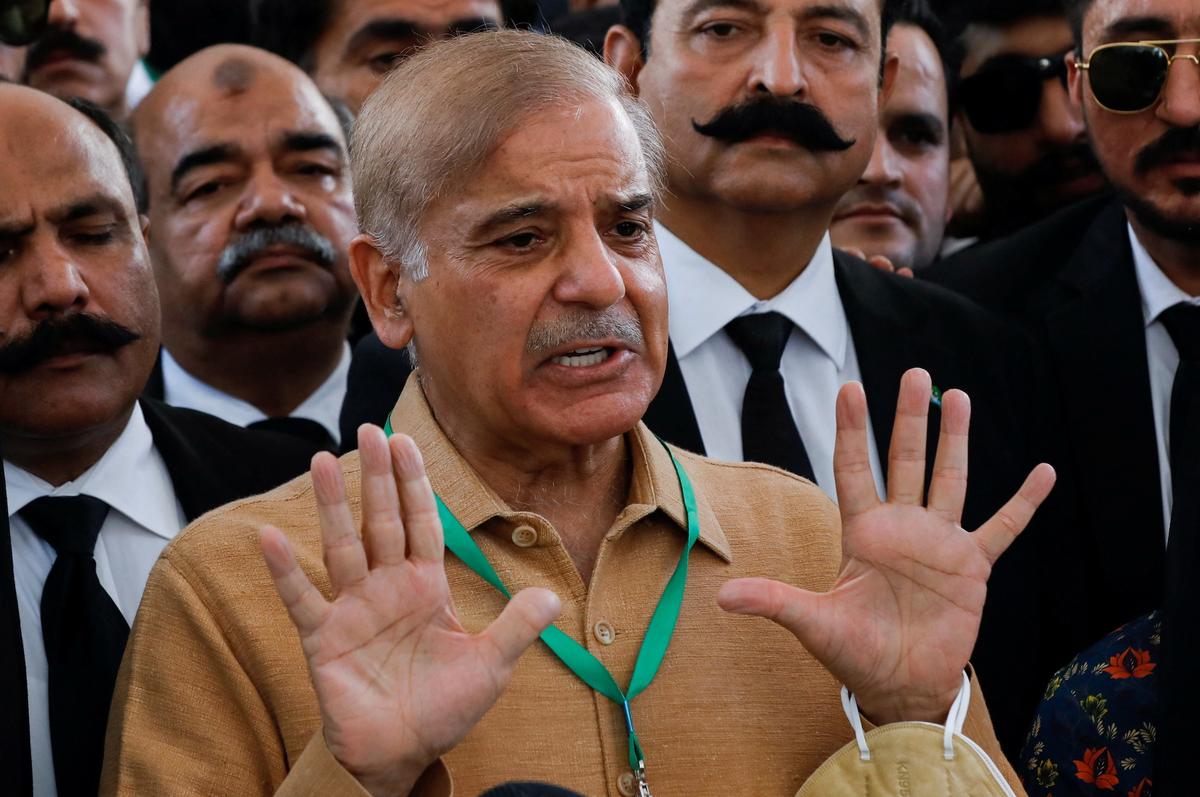 Pakistan’s Foreign Debts Will Burden Generations to Come: Prime Minister