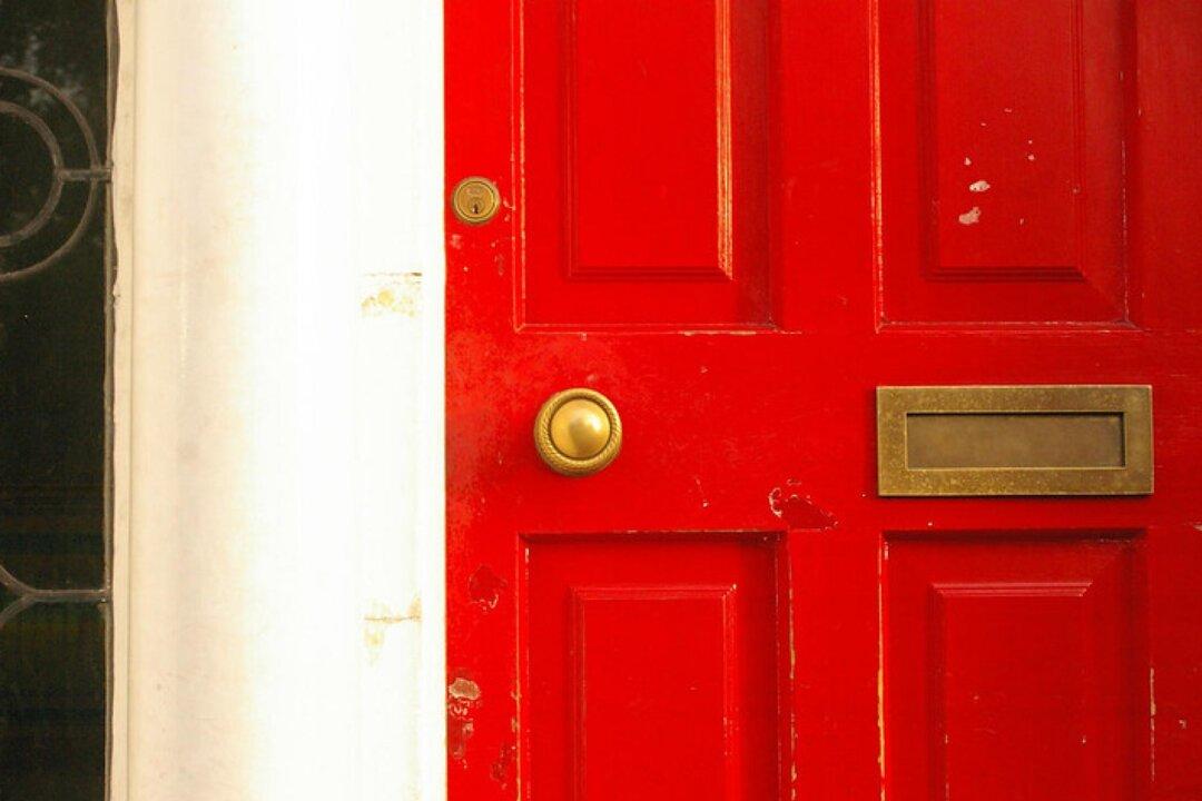 US Mortgage Applications Decline as Interest Rates Hit 12-Year High