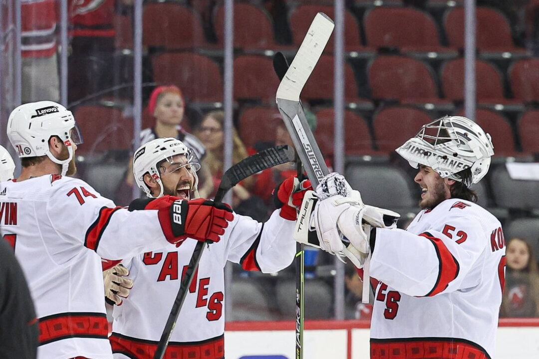 NHL Roundup: Panthers Win 13th Straight Game