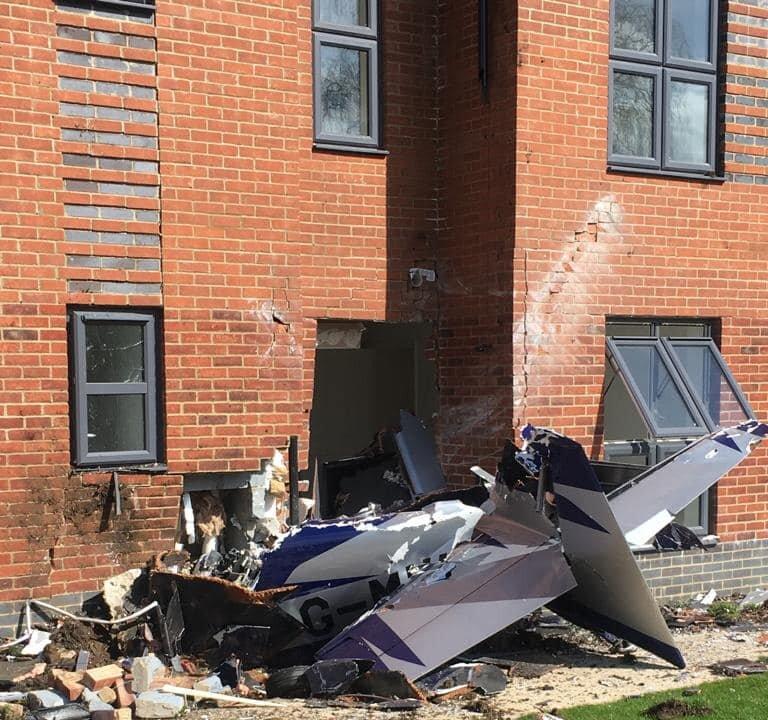 UK: Plane Destroyed and Pilot Injured After Crashing Into Block of Flats in Oxfordshire