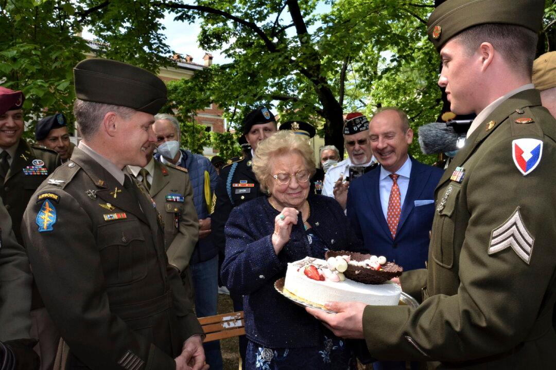 US Army ‘Returns’ Cake to Italian Woman for 90th Birthday