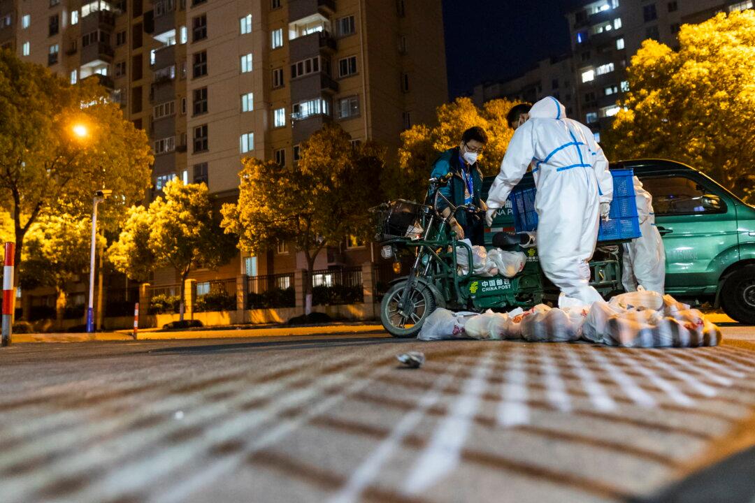 Shanghai in Lockdown, Residents Suffer Food Shortages and Soaring Prices