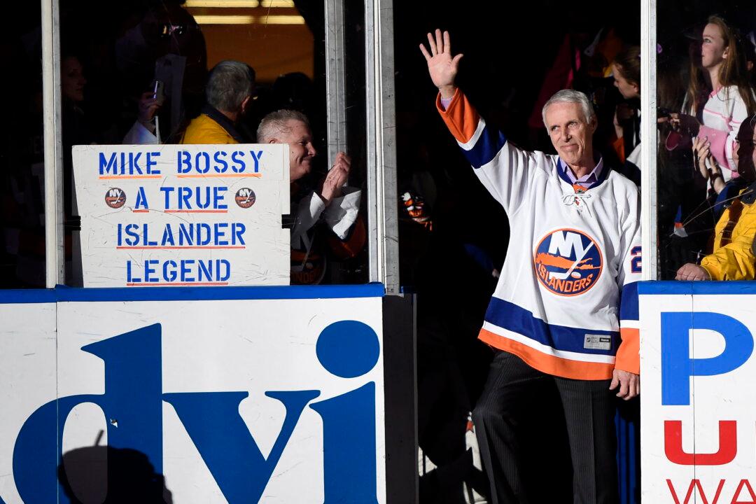 Mike Bossy, Islanders Great, 4-Time Cup Champion, Dies at 65