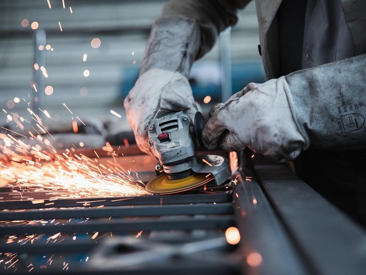 Surging Power Prices Trigger Severe Metal Crisis: FT