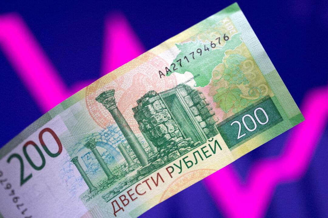 Russian Stocks Gain, Ruble Steadies Despite Further Sanctions Planned From West