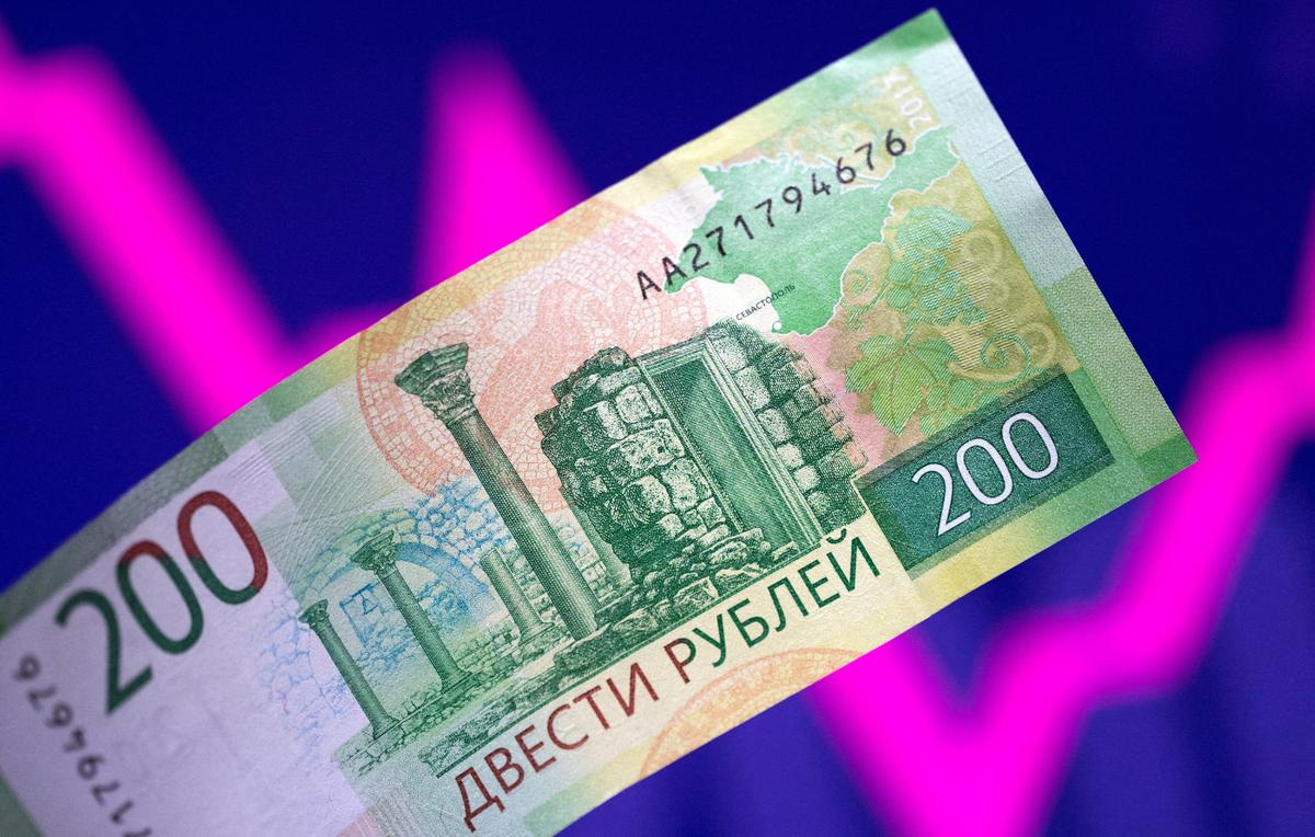 Russian Stocks Gain, Ruble Steadies Despite Further Sanctions Planned From West