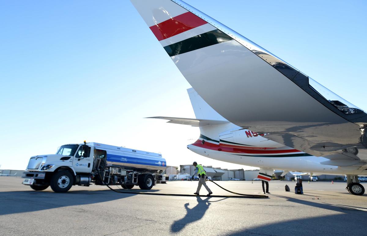 California Announces ‘Historic’ Sustainable Jet Fuel Deal With Major Airlines
