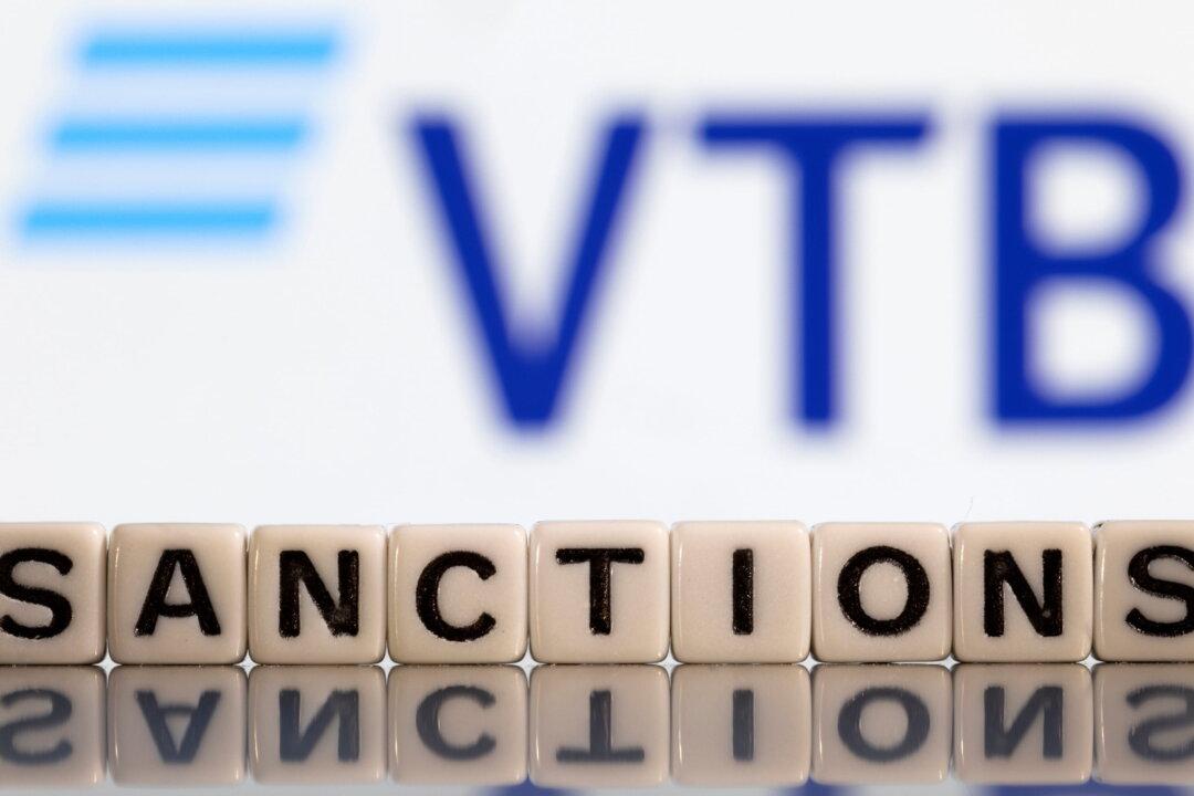 Sanctioned Russian Bank VTB Pays Bond Coupons in Roubles