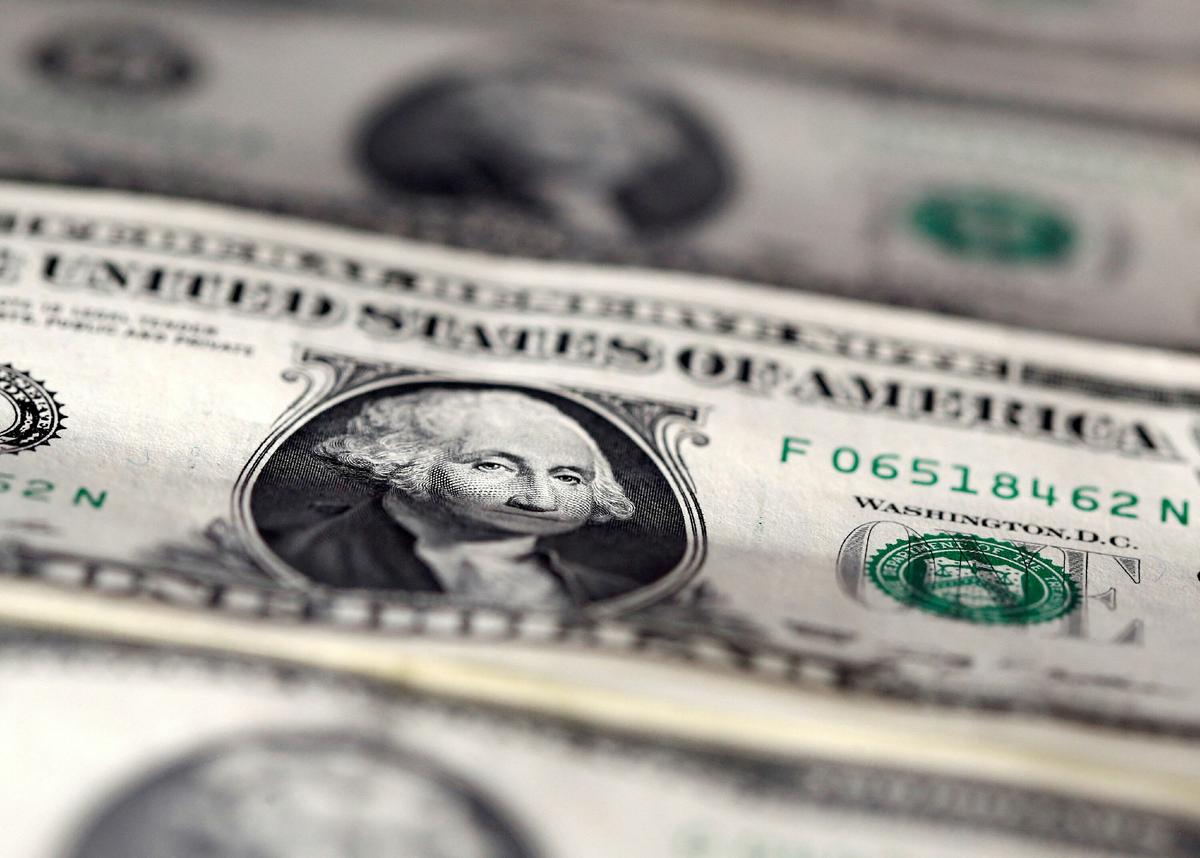Dollar Nudges Lower as US Debt Ceiling Deal Dents Safe-Haven Appeal