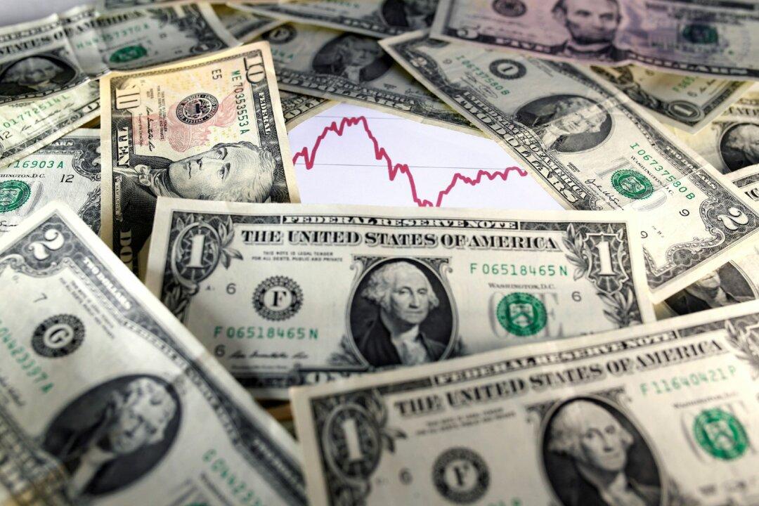Dollar Slips as Bank Lifelines Shore Up Risk Appetite