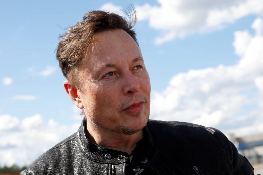 Musk Responds to Reports Twitter Mulling ‘Poison Pill’ Tactic to Foil His Takeover Bid