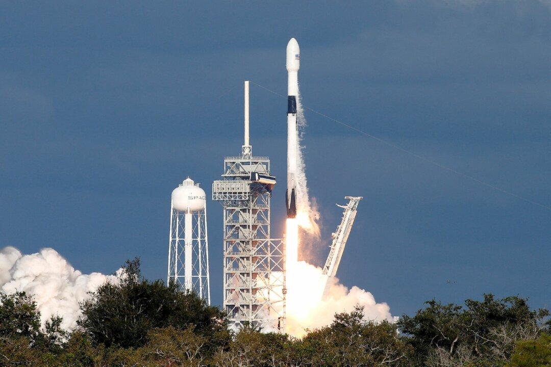 SpaceX Plans Weekend Launches From California, Florida
