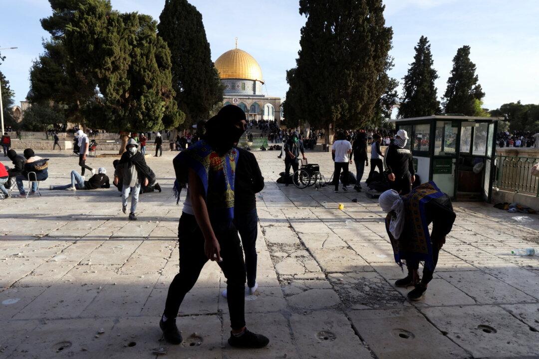 Palestinians Clash With Israeli Police at Al-Aqsa Mosque in Jerusalem, 57 Injured