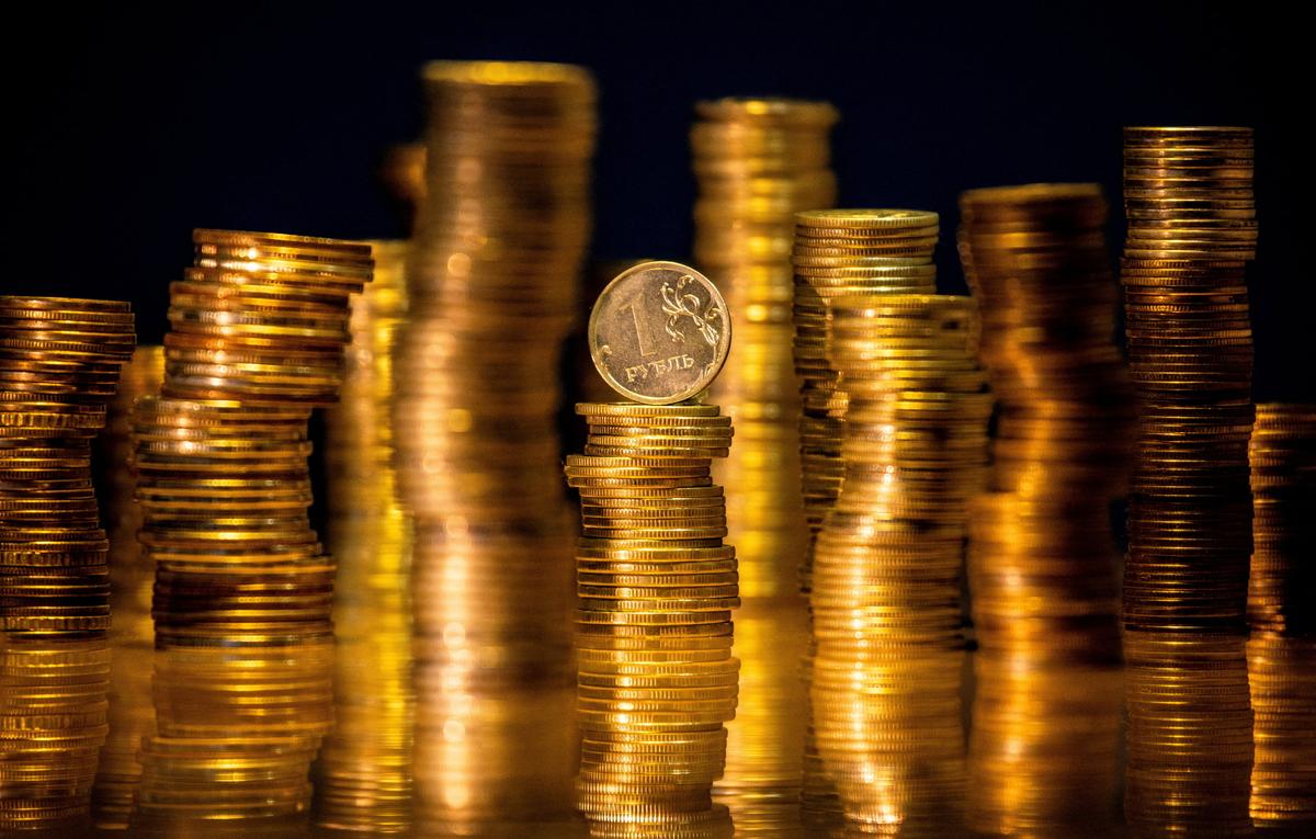 Russian Rouble Hits Near 2-Year High Vs Euro