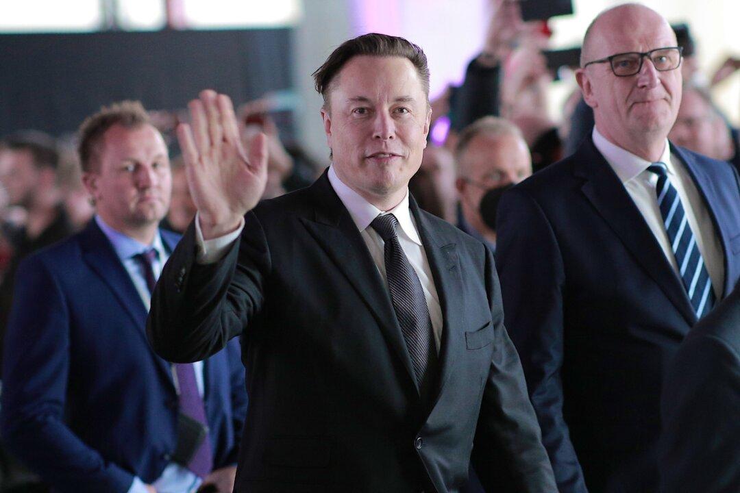 Musk Polls Followers on Converting Twitter HQ to Homeless Shelter; Bezos Likes Idea