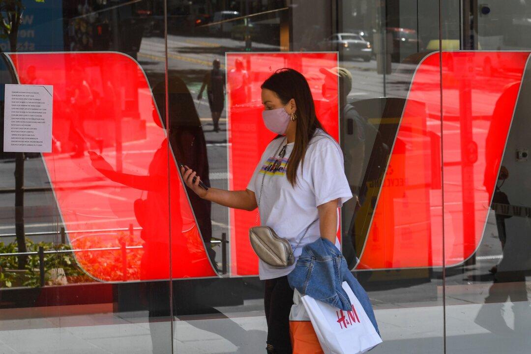 Westpac Halts Rural Closures Amid Political Pressure