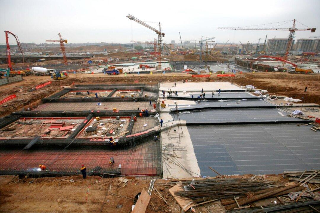 China Ramps Up Infrastructure Investment Despite Near-Saturated Market