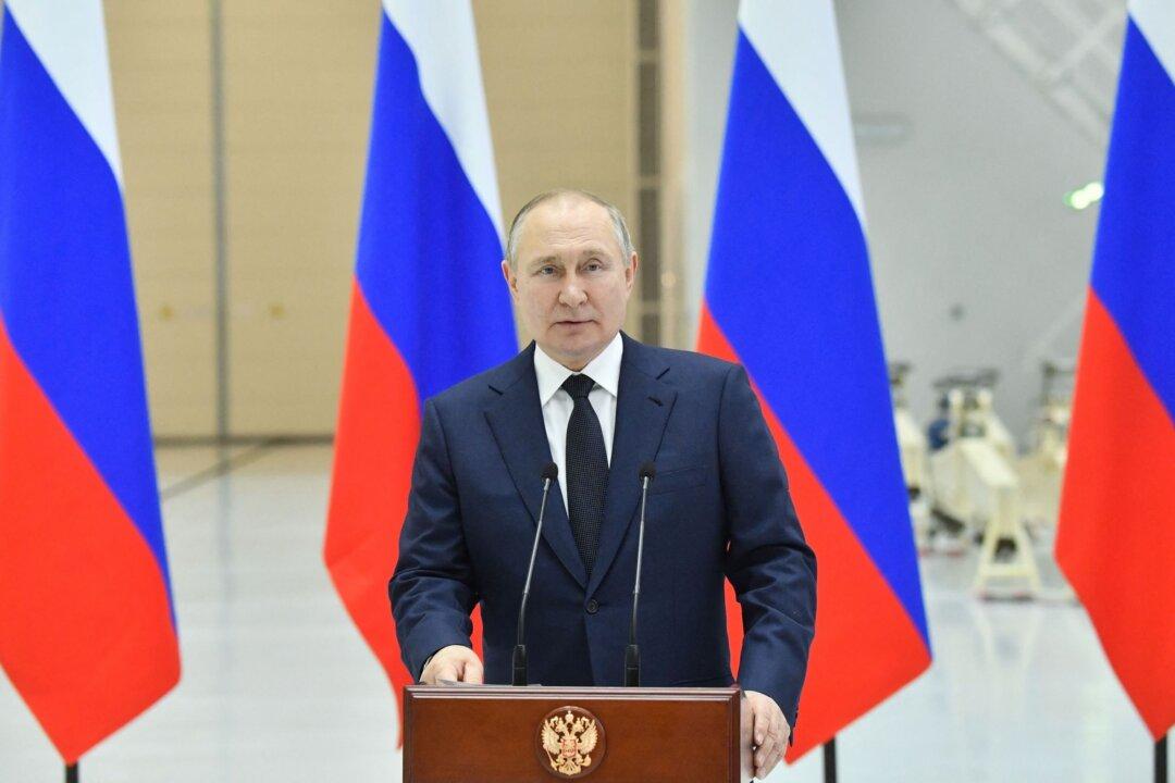 Putin’s Showdown with Ukraine on Crimea and Donbass