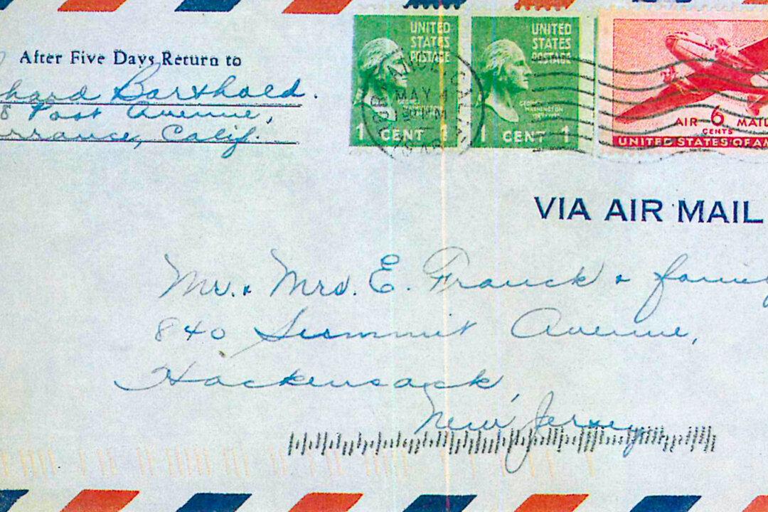 Man Finds Letters Dated 1946 Sent to His Mailbox, Reunites Them With Sender’s Family