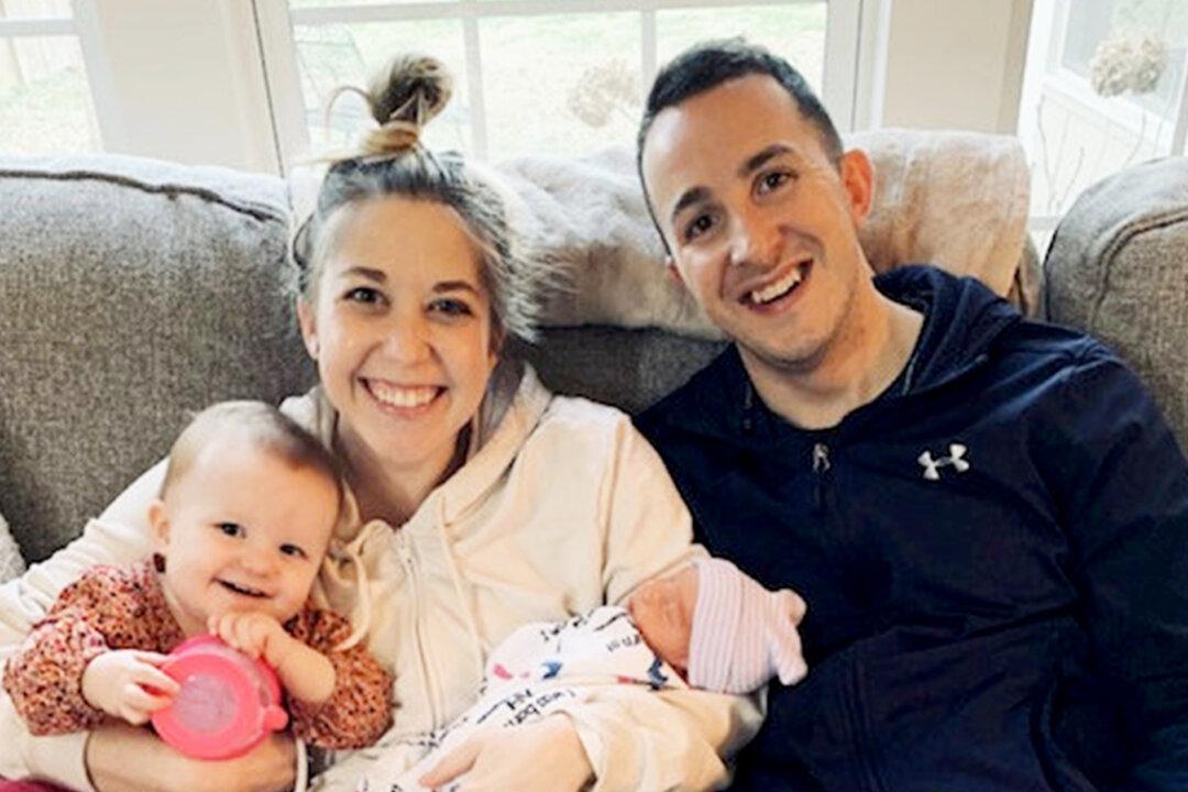 Mom, 30, Gives Birth to 2 Babies in One Year From 2 Separate Uteruses