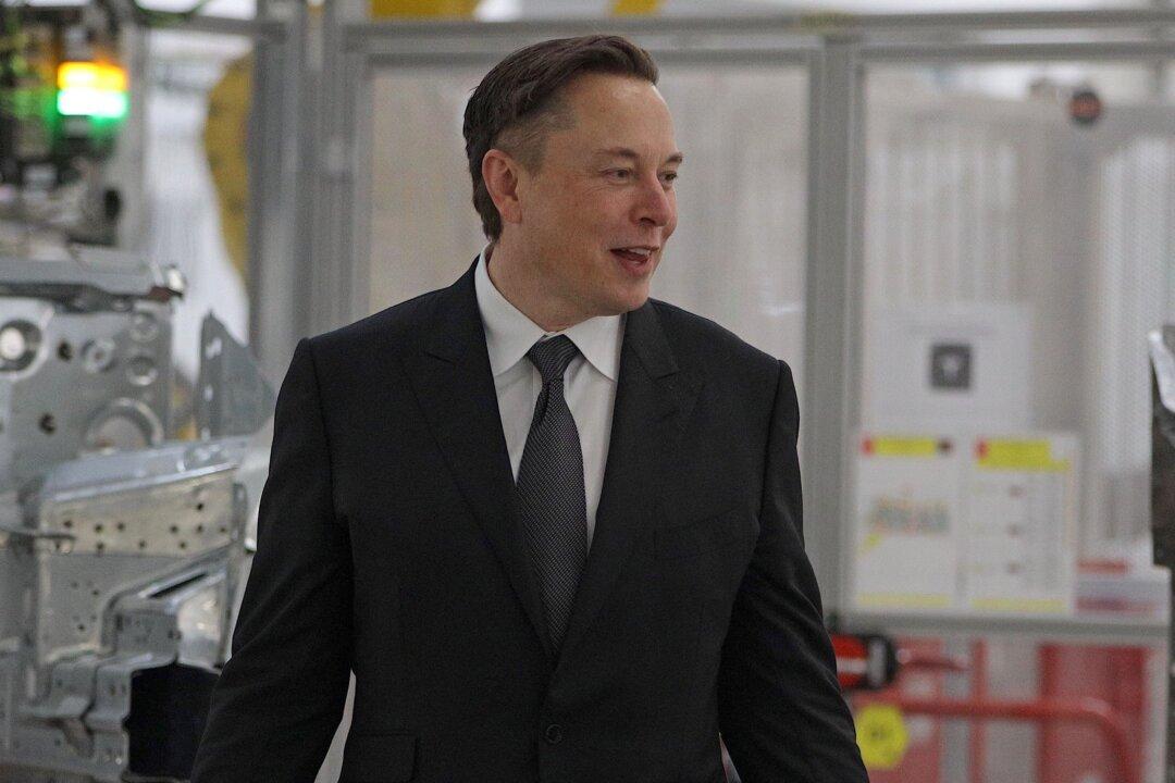 Mark Cuban, Donald Trump, Dave Portnoy, and More React to Elon Musk’s Twitter Bid