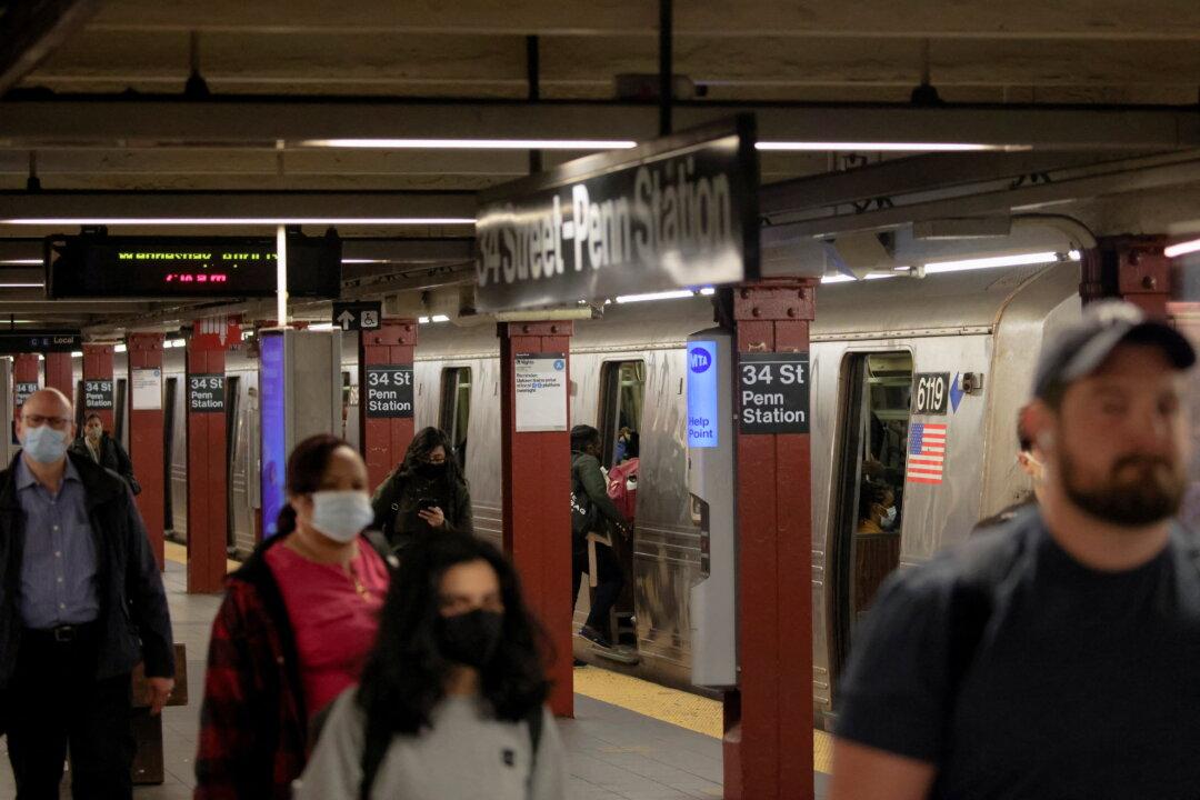 New York Subway Continues as Normal as Shooting Suspect Arrested