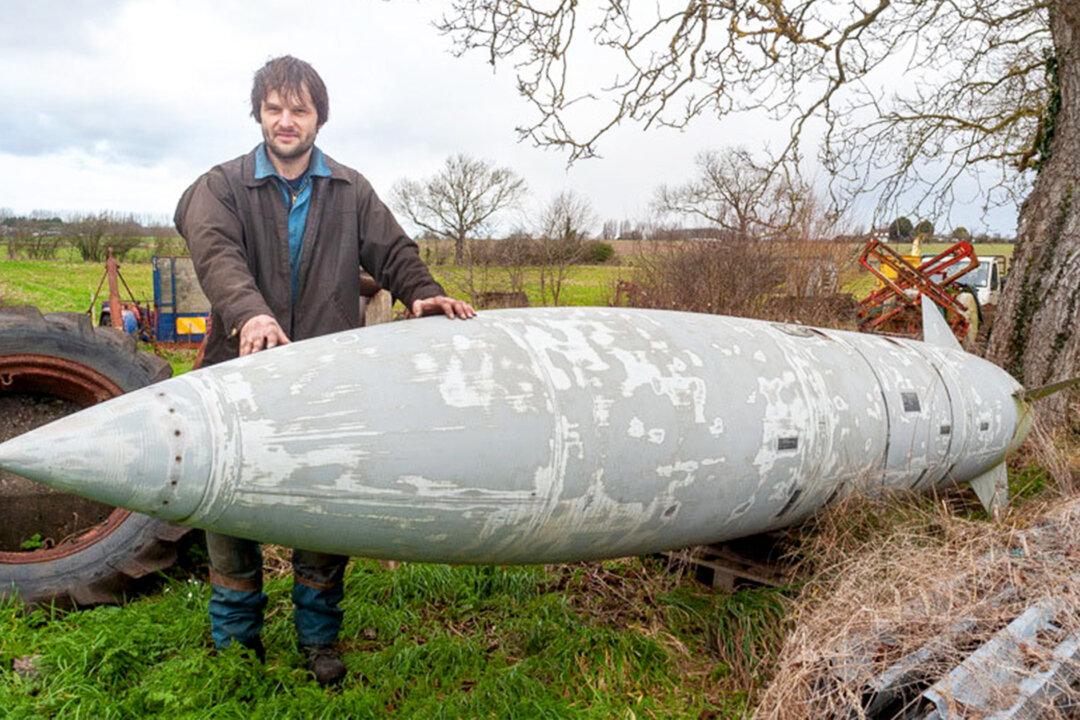 Farmer Installs Two 22-Foot Tornado Fighter Jet Fuel Tanks Outside His House to Help Confused Postmen