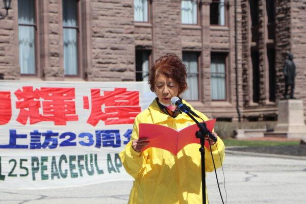 Falun Gong practitioner Feng Xiumin reads a statement during a rally at the Legislative Assembly of Ontario on April 14, 2022. (Michelle Hu/The Epoch Times)