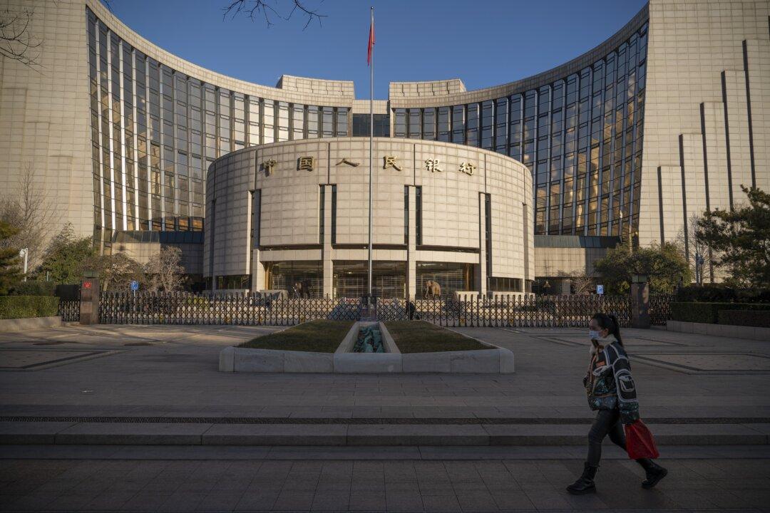 Promises From China’s Central Bank Will Do Nothing to Stem Yuan’s Long-Term Fall: Experts