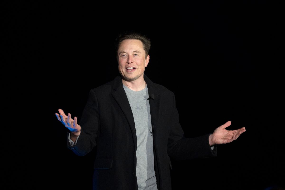 Senate Democrats Consider Calling Musk to Testify About Twitter, Content Moderation Plans
