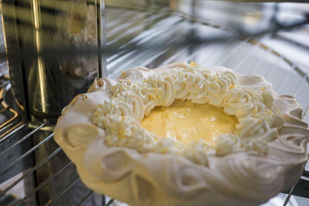 Make Heavenly Angel Pie This Spring With Tips From Minneapolis Bakers