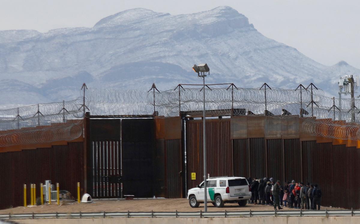 US Border Patrol Warns Illegal Immigrants About Deaths, Dangers of Crossing Border