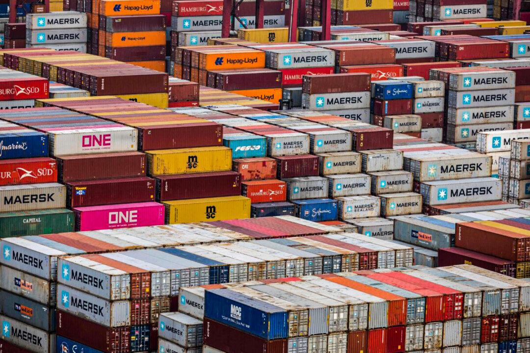 Experts Warn of China’s Near-Monopoly on Freight Container Production, Threatening Global Supply Chain