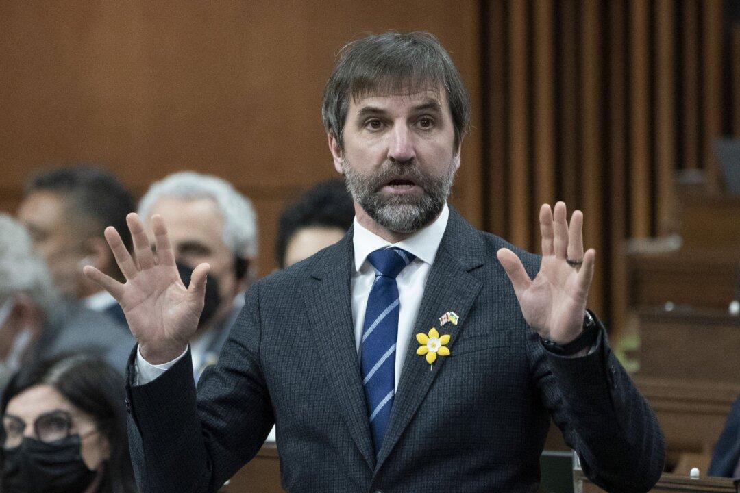 Ottawa Offers Two Options on Capping Oil and Gas Emissions as Part of Consultations