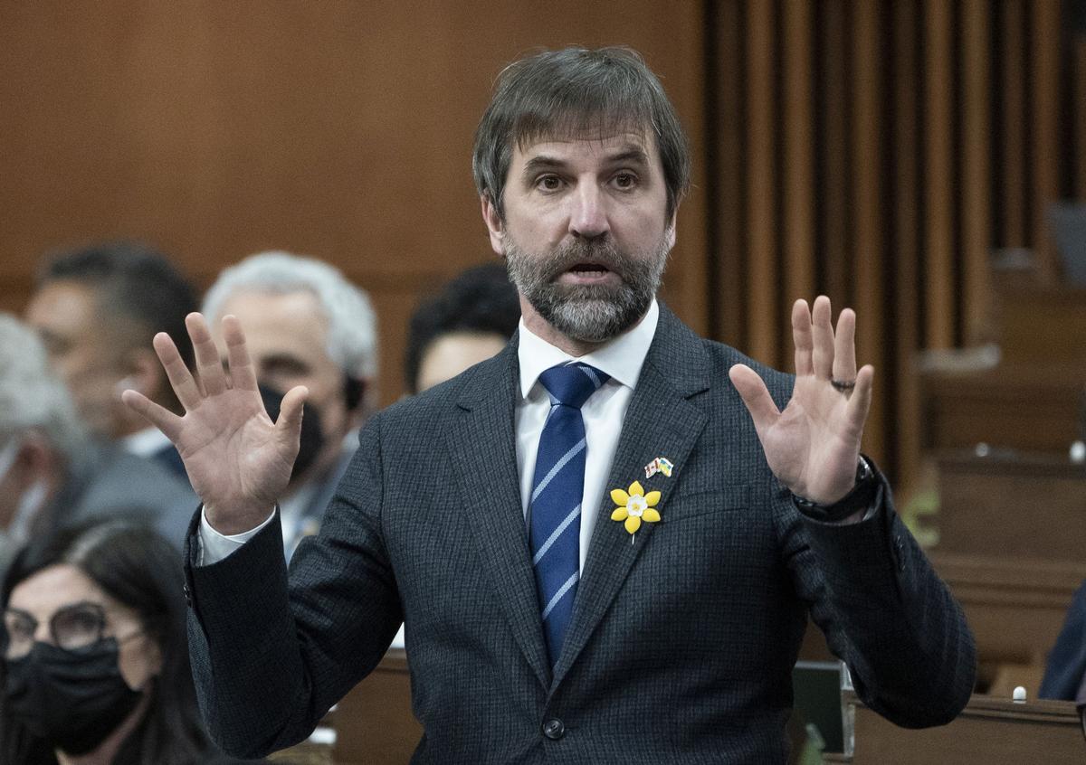 Ottawa Offers Two Options on Capping Oil and Gas Emissions as Part of Consultations