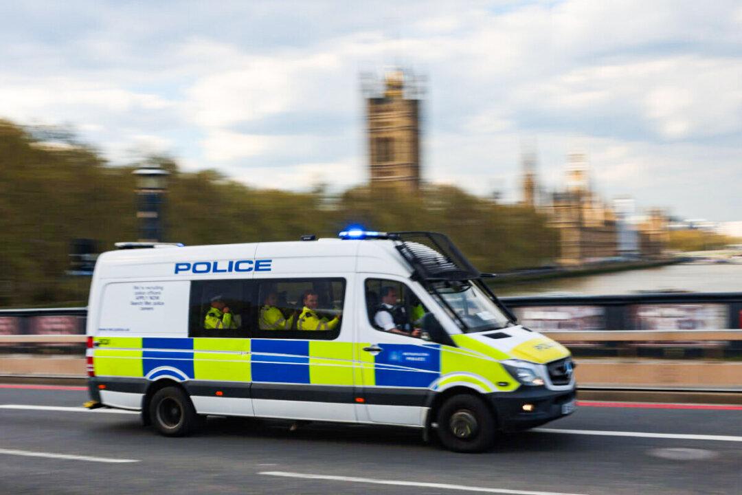 2 Police Officers Stabbed in Central London but Scotland Yard Rules out Terrorism