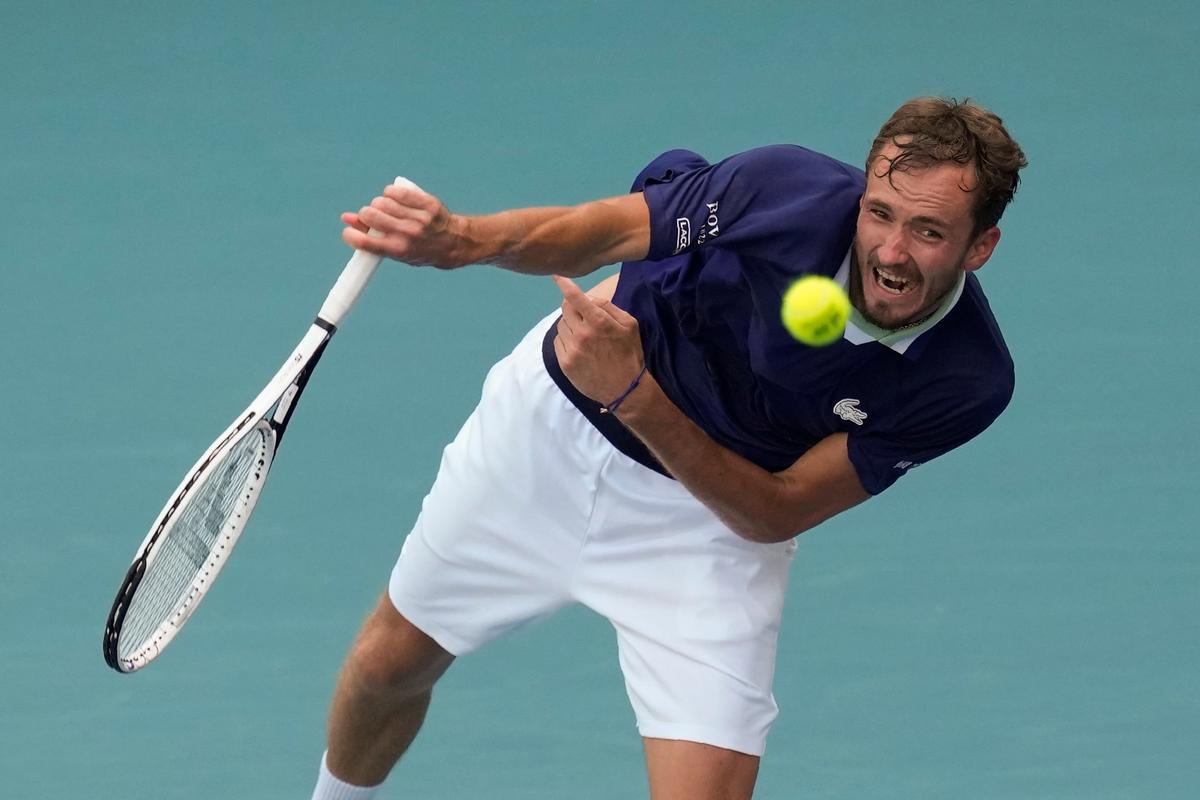 Wimbledon Organizers Ban Russian, Belarusian Players From Competing Due to War in Ukraine