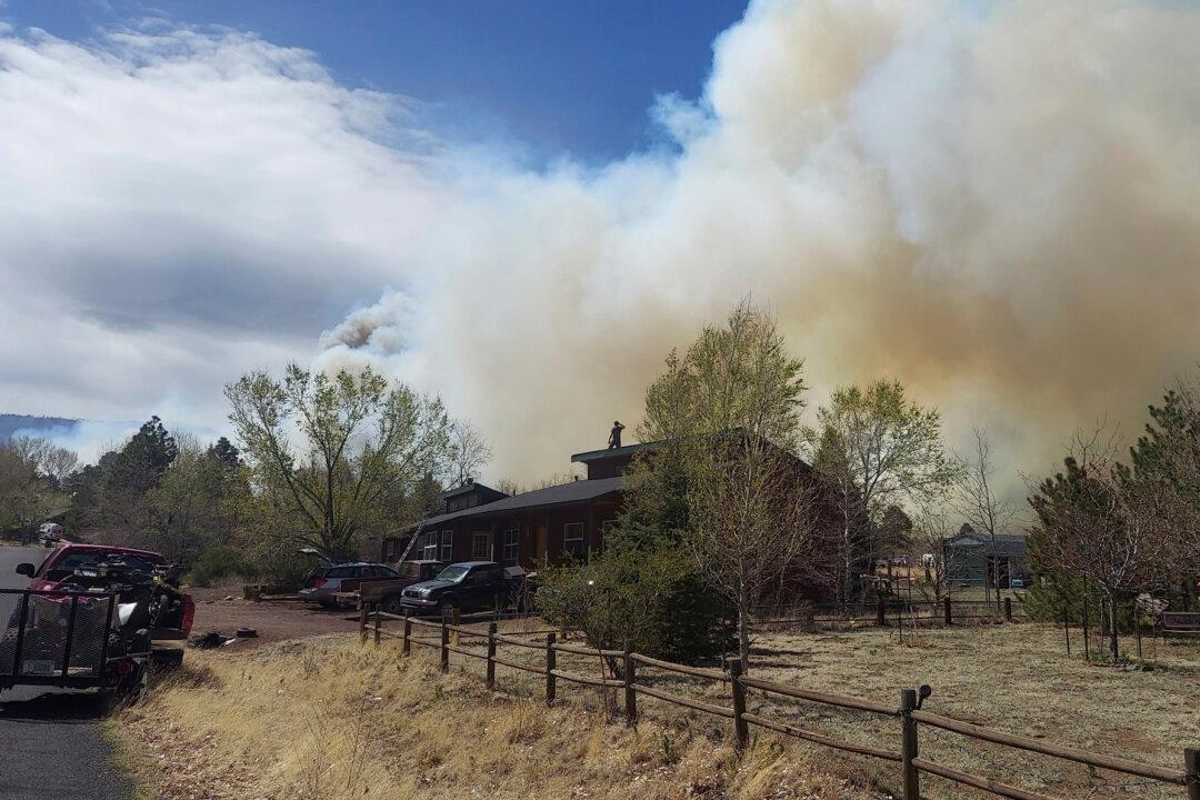 Wildfire in Arizona Forces Evacuation of Over 750 Homes
