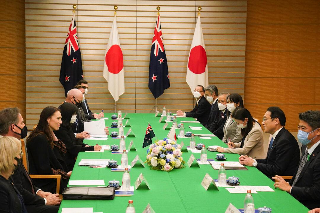 Japan, New Zealand Boost Defense Cooperation Amid ‘Unprecedented Challenges’