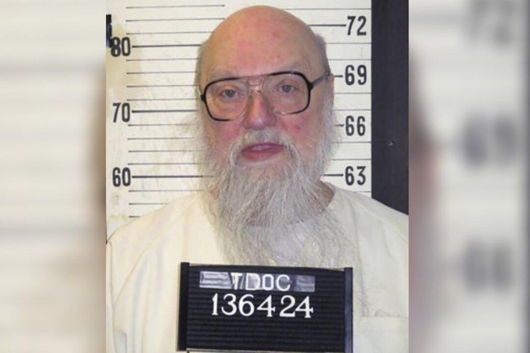 Tennessee Governor Temporarily Delays Execution of Convicted Killer Due to ‘Oversight’