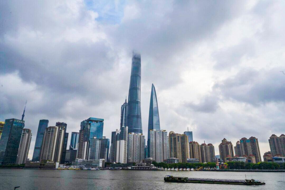 Thousands of Employees at Shanghai’s Tesla, Apple Supply Factories Infected With COVID-19