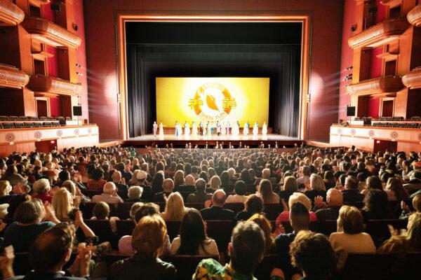 Shen Yun Performing Arts Global Company's curtain call in Newark's New Jersey Performing Arts Center, on April 24, 2022. (Larry Dye/The Epoch Times)