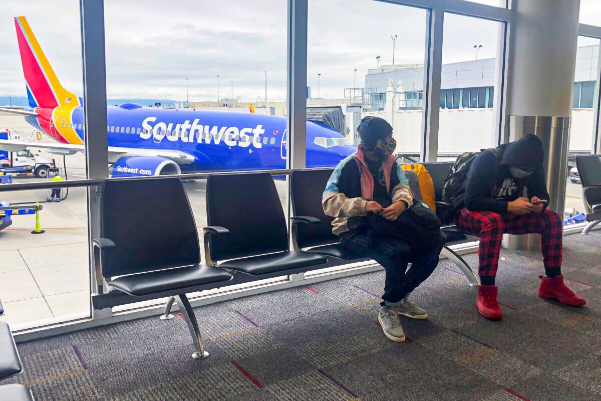 Airlines Offering Refunds to Passengers Concerned About Flying With Unmasked Travelers