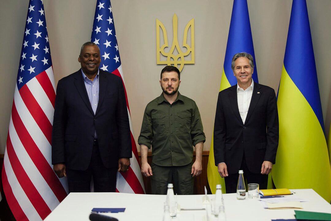 Top US Officials Pledge Support for Ukraine While Meeting Zelenskyy in Kyiv
