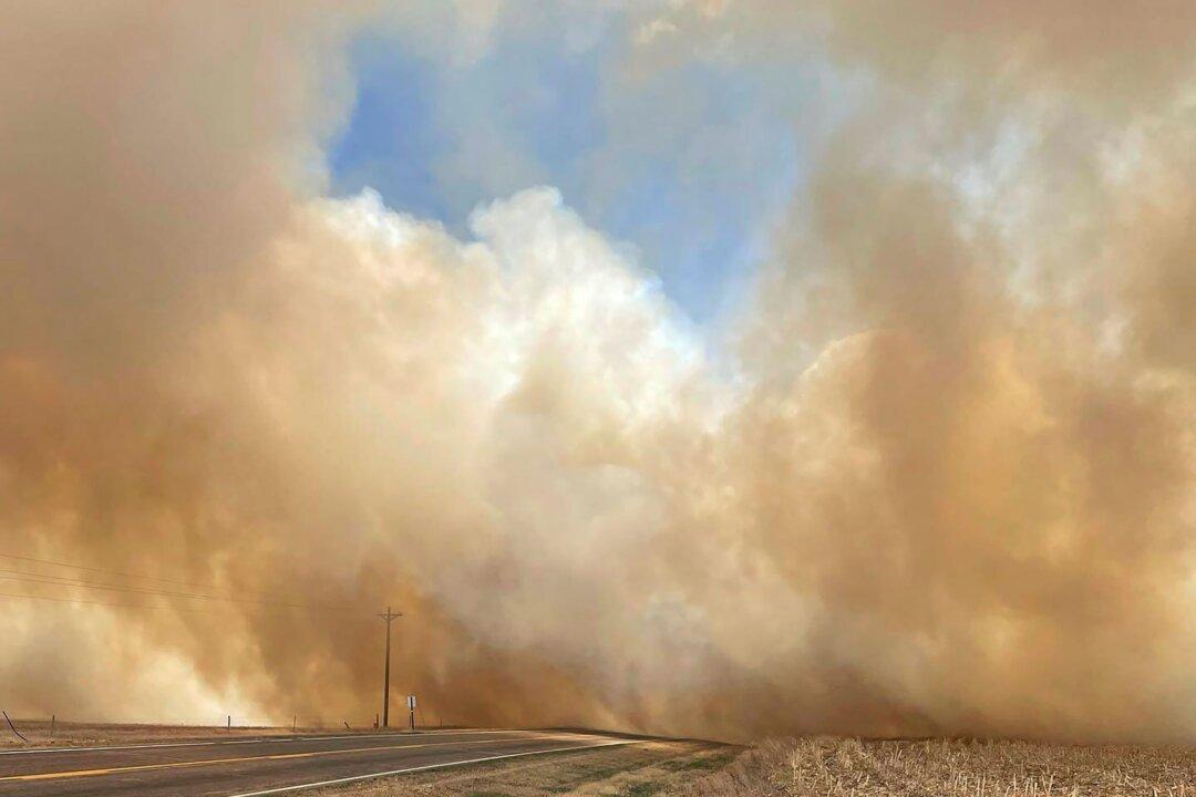 Nebraska Wildfires Kill Ex-Fire Chief, Hurt 15 Firefighters